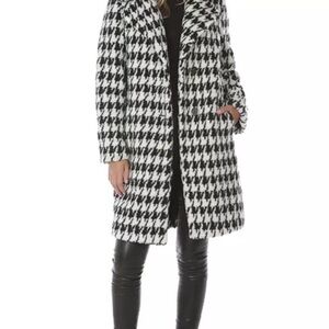 Tahari Black and White Houndstooth Trench Coat size small , only worn once